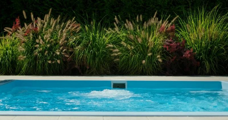 Piscine &agrave; d&eacute;bordement : avantages et conseils d'installation
