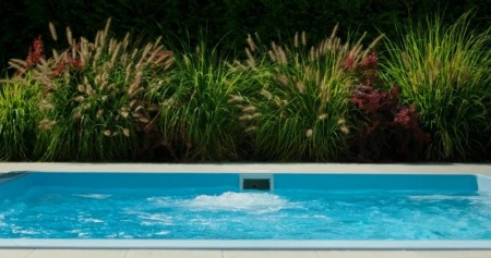 Piscine &agrave; d&eacute;bordement : avantages et conseils d'installation